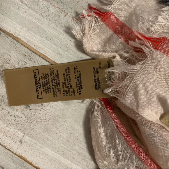 Burberry check wool silk scarf - Picture 6 of 7